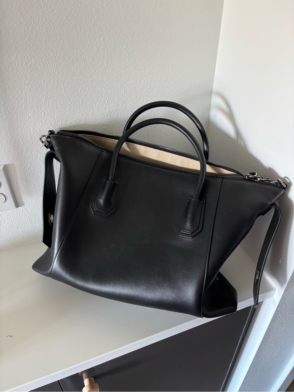 Givenchy Antigona Soft Bag Leather Medium - Picture 4 of 8